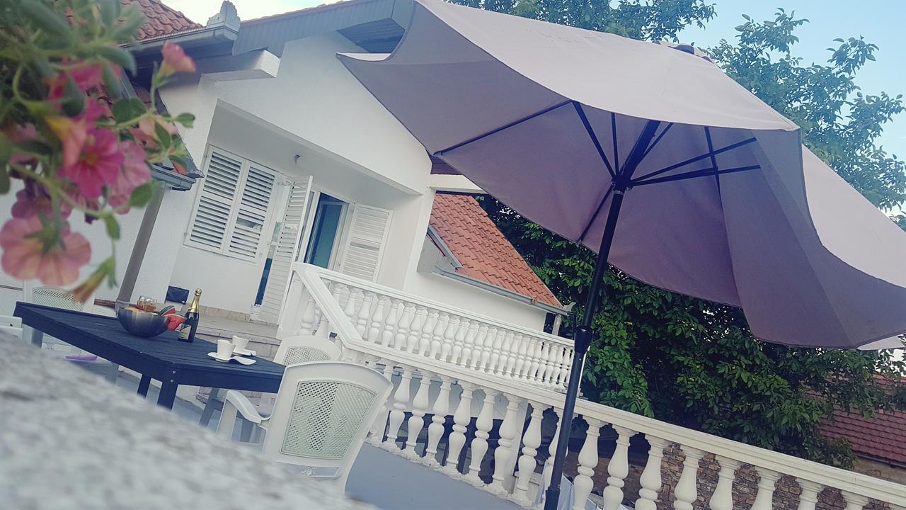 Apartments Vila White House Pancevo Exterior photo